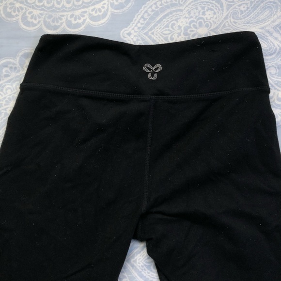 🦋3 FOR 30🦋 BLACK TNA LEGGINGS - Picture 2 of 2